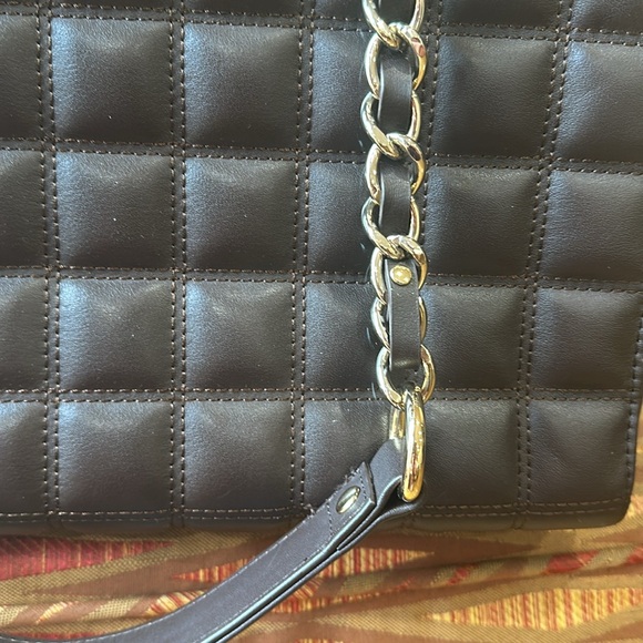 St John leather quilted luxury handbag in chocolate brown. 3 inside pockets. - Picture 3 of 9